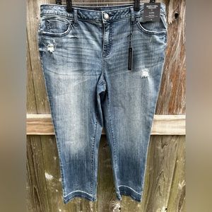 SIMPLY VERA VERA WANG MID RISE DENIM CAPRIS- WOMENS SIZE 14.  NEW WITH TAGS!